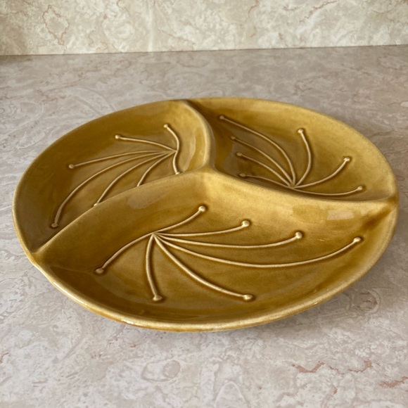 Belmar of California 11.5 inch diameter goldenrod color platter/plate - Picture 2 of 4